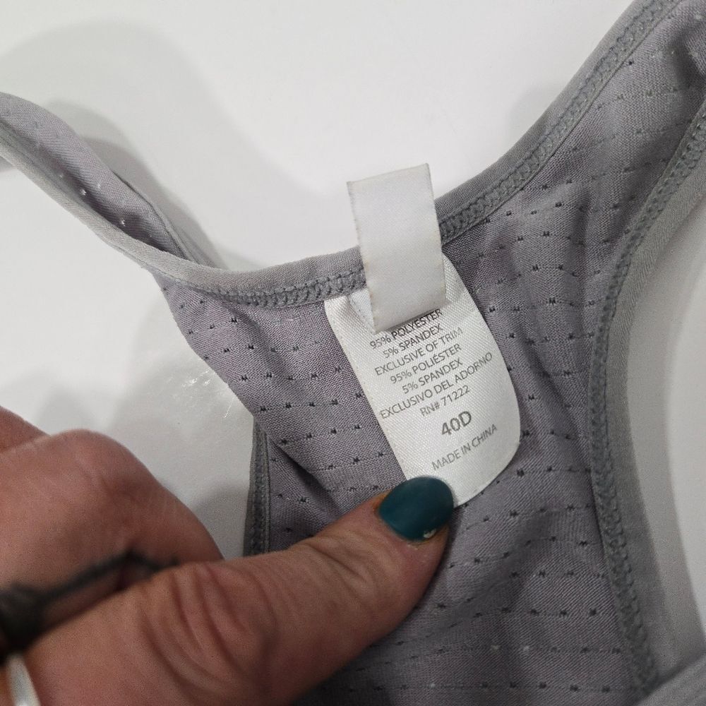 Jessica Simpson bra - Picture 7 of 12